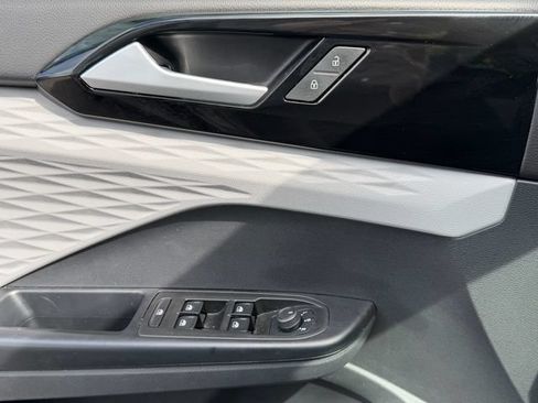 Certified 2023 Volkswagen Taos S FWD image 27