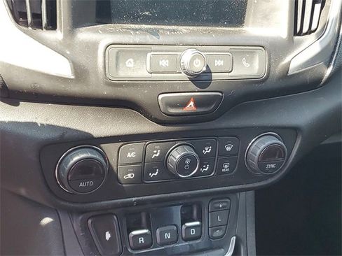 Used 2019 GMC Terrain SLE w/ Driver Convenience Package image 16