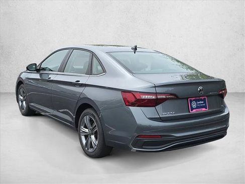Used 2024 Volkswagen Jetta SE FWD image 7