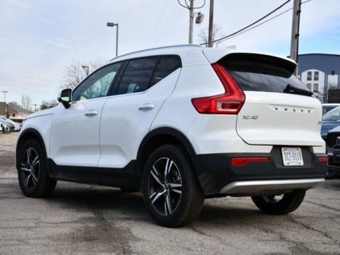Certified 2025 Volvo XC40 B5 Core image 5