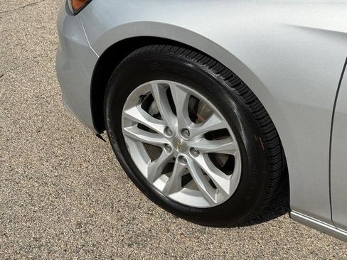 Used 2017 Chevrolet Malibu LT FWD image 10