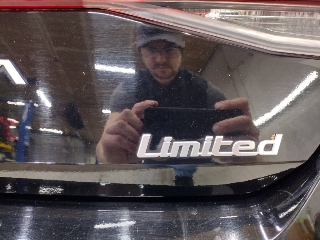 Certified 2024 Hyundai Elantra Limited FWD image 16