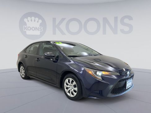 Used 2022 Toyota Corolla LE FWD image 2