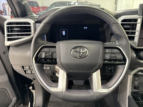 Used 2024 Toyota Sequoia Platinum AWD/4WD image 17