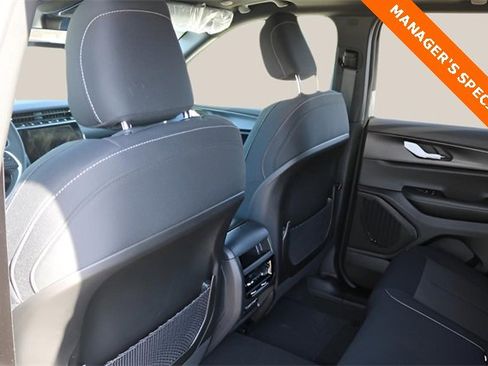 New 2025 Jeep Grand Cherokee Laredo X w/ Luxury Tech Group I image 15