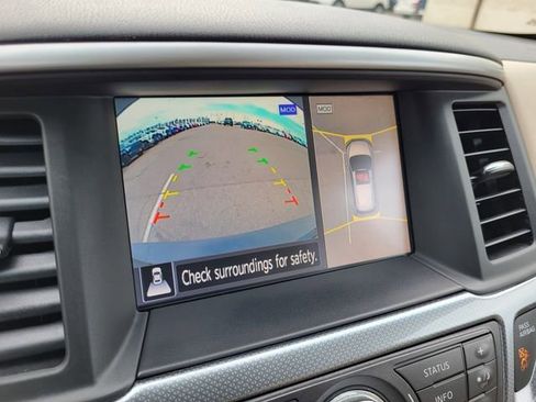 Used 2017 Nissan Pathfinder SL w/ SL Tech Package image 24