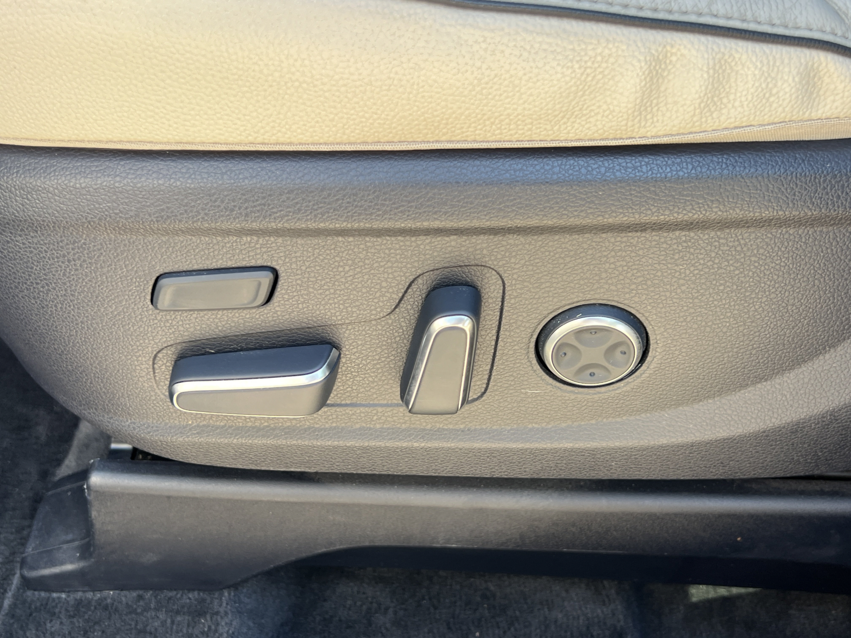 Used 2023 Hyundai Palisade Limited FWD image 11