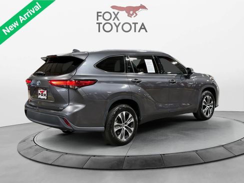 Used 2021 Toyota Highlander XLE FWD image 6