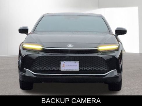 Used 2024 Toyota Crown AWD/4WD image 2