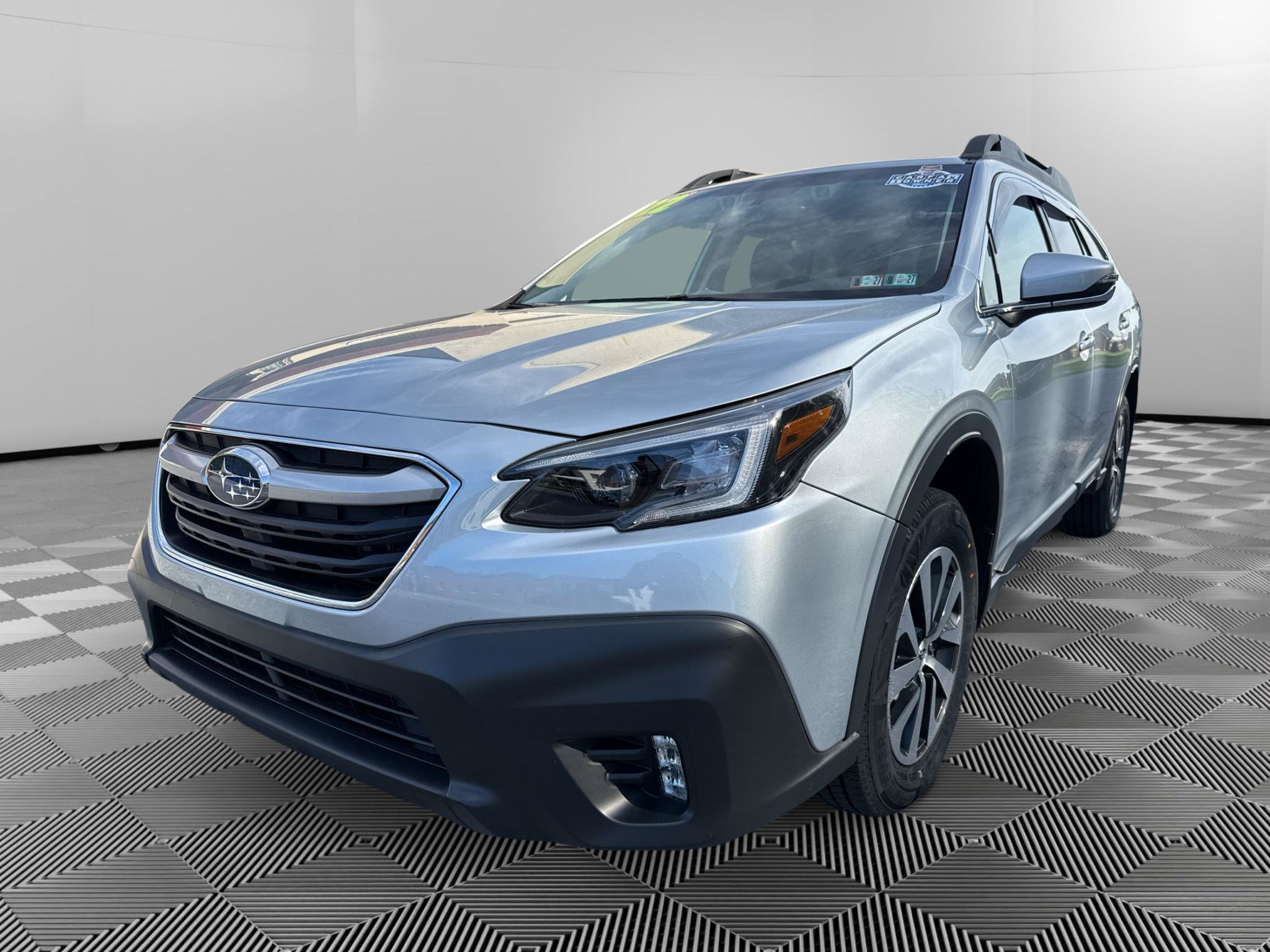 Used 2022 Subaru Outback Premium AWD/4WD image 1