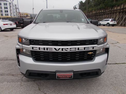 Used 2020 Chevrolet Silverado 1500 Custom w/ Custom Value Package AWD/4WD image 2