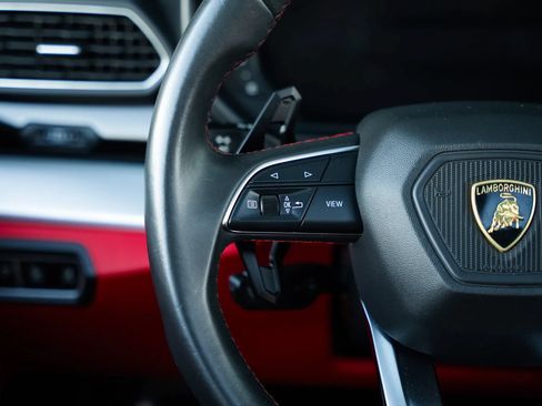 Used 2021 Lamborghini Urus AWD/4WD image 39
