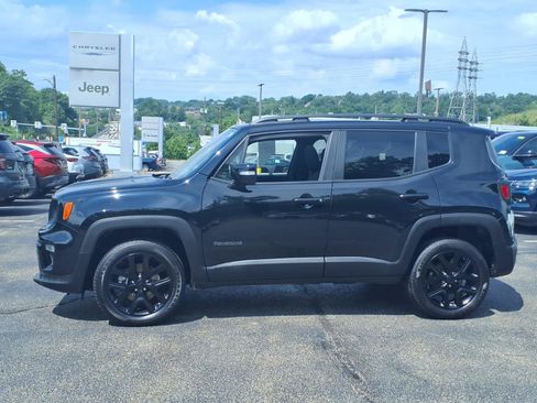 Certified 2022 Jeep Renegade Altitude w/ Sun/Sound Group AWD/4WD image 2