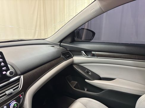 Used 2018 Honda Accord EX image 21