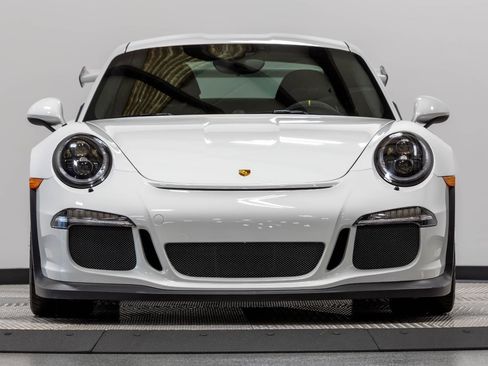 Used 2016 Porsche 911 GT3 RS RWD image 3
