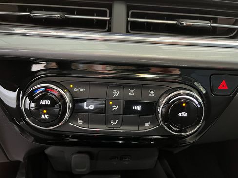 New 2026 Chevrolet Trax LT w/ Sunroof Package FWD image 25