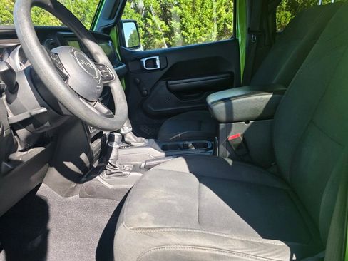 Used 2018 Jeep Wrangler Unlimited Sport image 24