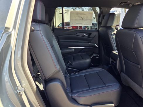 New 2026 Chevrolet Traverse Z71 w/ Enhanced Driving Package AWD/4WD image 24