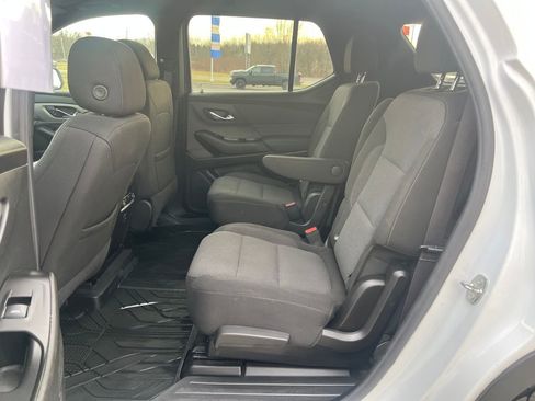 Used 2023 Chevrolet Traverse LT image 21