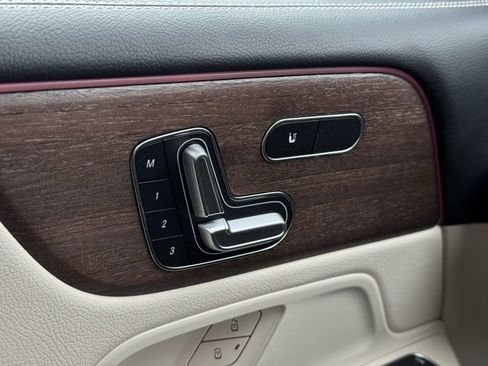 Used 2023 Mercedes-Benz GLB 250 4MATIC image 32