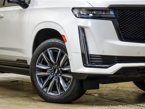 Certified 2021 Cadillac Escalade Sport Platinum w/ Heavy-Duty Trailer Package AWD/4WD image 4