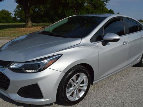 Used 2019 Chevrolet Cruze LT w/ LT Fleet Convenience Package FWD image 4