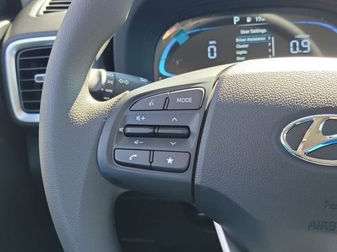 New 2026 Hyundai Venue SE image 5
