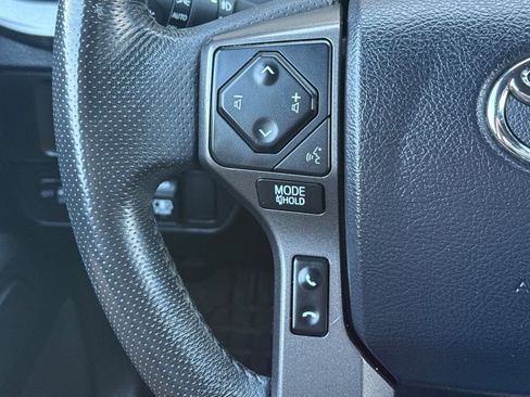 Used 2017 Toyota Tacoma TRD Off-Road w/ Premium & Technology Package AWD/4WD image 35
