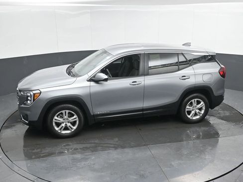 Used 2024 GMC Terrain SLE image 41