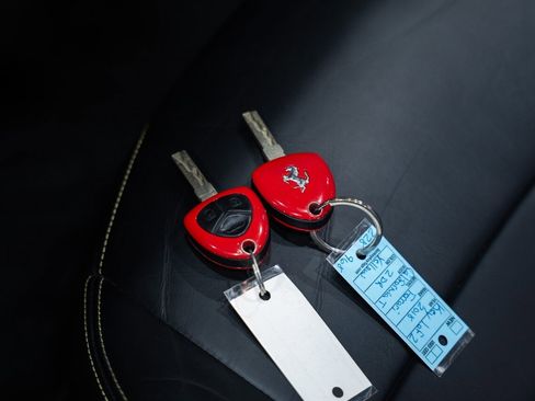 Used 2018 Ferrari California T image 31