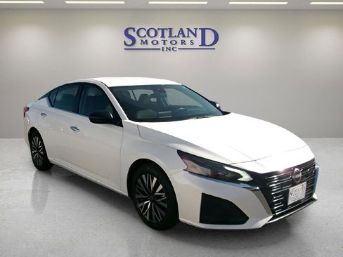 Used 2024 Nissan Altima 2.5 SV image 4