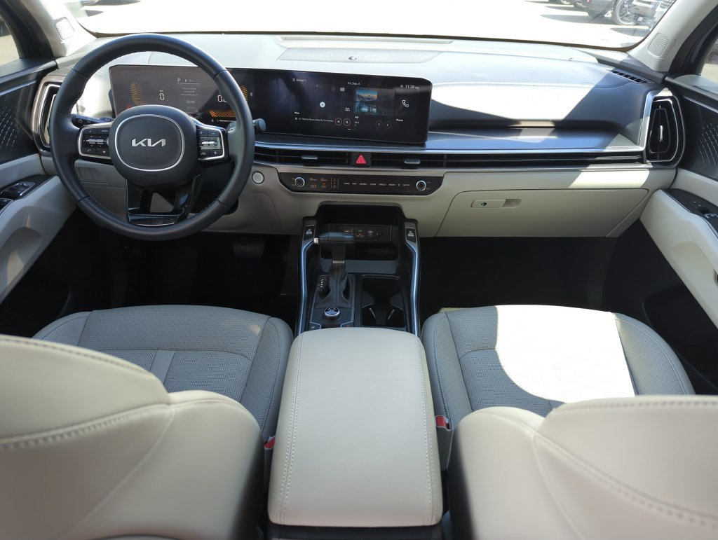 Used 2025 Kia Sorento S w/ Panoramic Sunroof Package FWD image 15