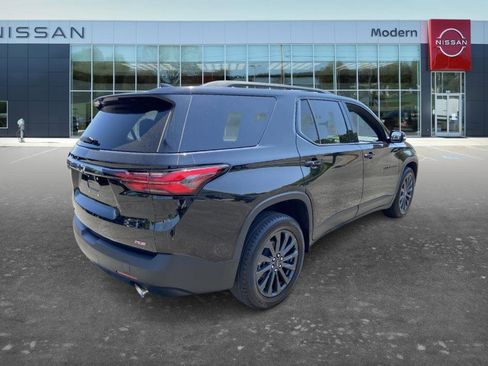 Used 2023 Chevrolet Traverse RS FWD image 5