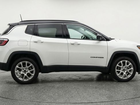 Used 2025 Jeep Compass Limited AWD/4WD image 11