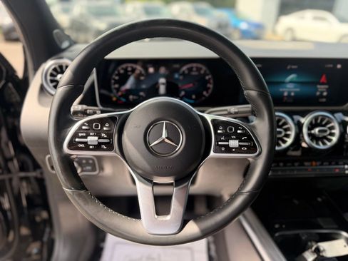 Used 2021 Mercedes-Benz GLA 250 4MATIC w/ Premium Package image 16