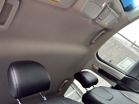 Used 2019 Ford Edge Titanium image 23