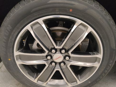 Used 2019 GMC Acadia Denali w/ Technology Package FWD image 31