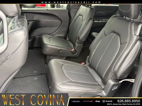 New 2026 Chrysler Pacifica Select FWD image 28