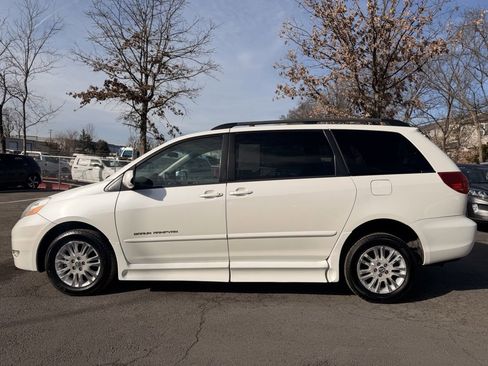 Used 2009 Toyota Sienna XLE image 5