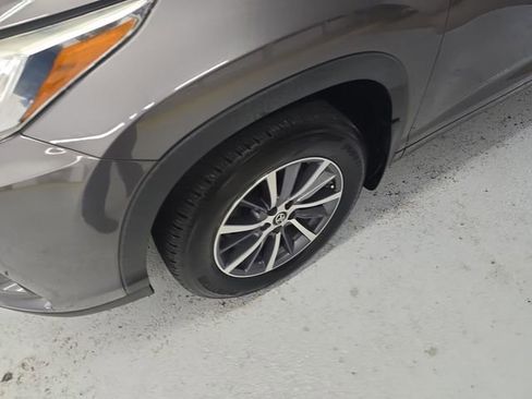 Used 2018 Toyota Highlander XLE image 9