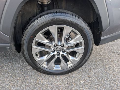 Used 2025 Toyota RAV4 XLE Premium FWD image 30
