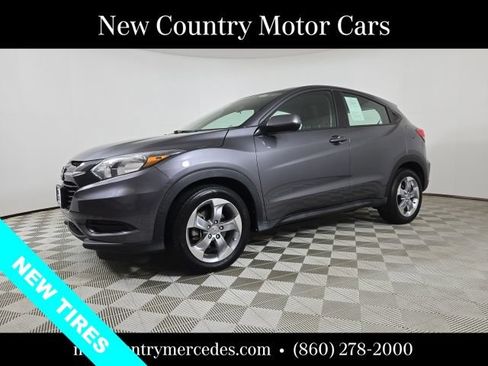 Used 2017 Honda HR-V LX image 3