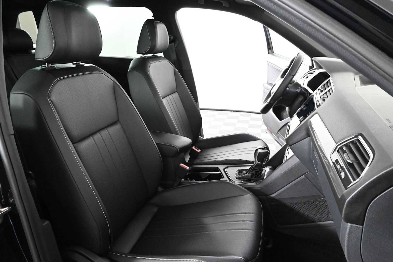 Certified 2023 Volkswagen Tiguan SE R-Line FWD image 11