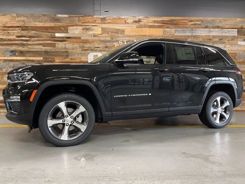 New 2025 Jeep Grand Cherokee Limited image 18
