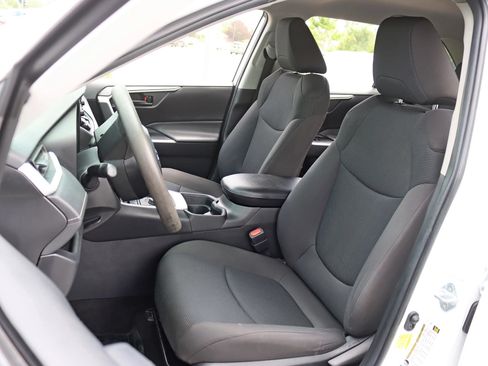 Used 2021 Toyota RAV4 LE AWD/4WD image 26