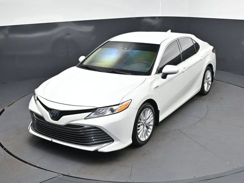 Used 2020 Toyota Camry XLE FWD image 30