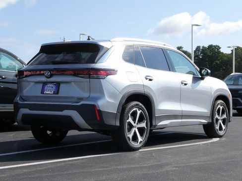 New 2025 Volkswagen Tiguan SE image 3