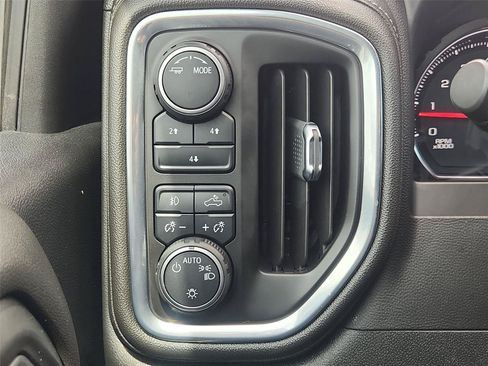Used 2022 Chevrolet Silverado 2500 LT w/ Convenience Package AWD/4WD image 17