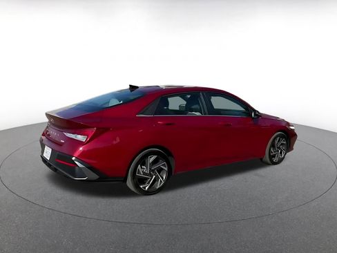 Used 2025 Hyundai Elantra Limited image 12