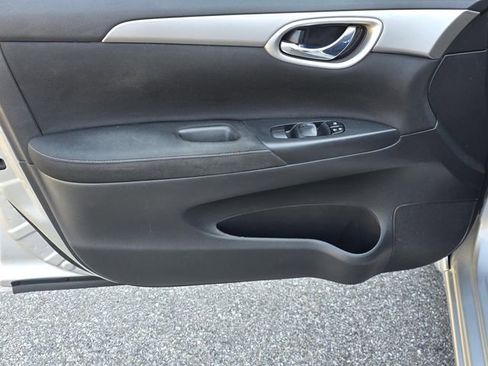 Used 2015 Nissan Sentra S image 25